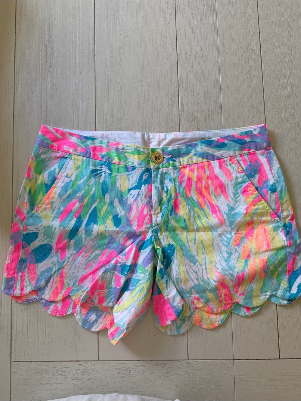 Like new Lilly Pulitzer Neon Multi-Color Scallop Hem Shorts